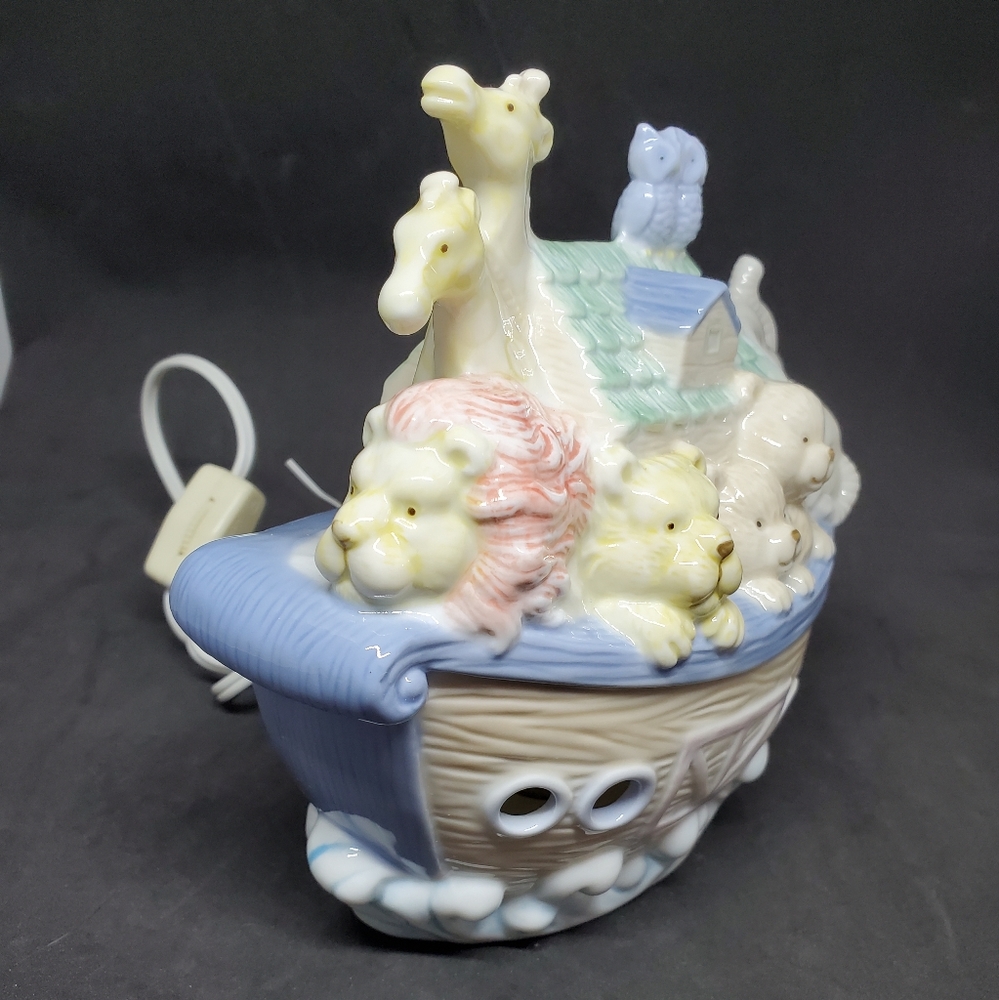 Cosmos Gifts Noah's Ark Night Light - Picture 2 of 16